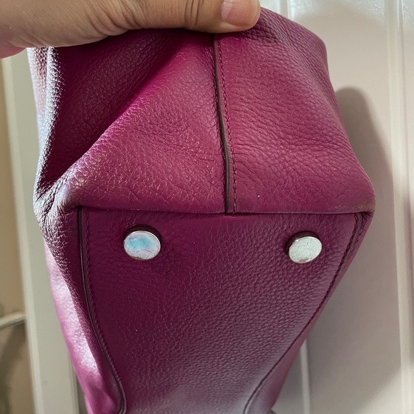 MICHAEL KORS RAVEN LARGE LEATHER SHOULDER BAG IN BERRY - Picture 8 of 13